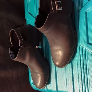 Vionic booties